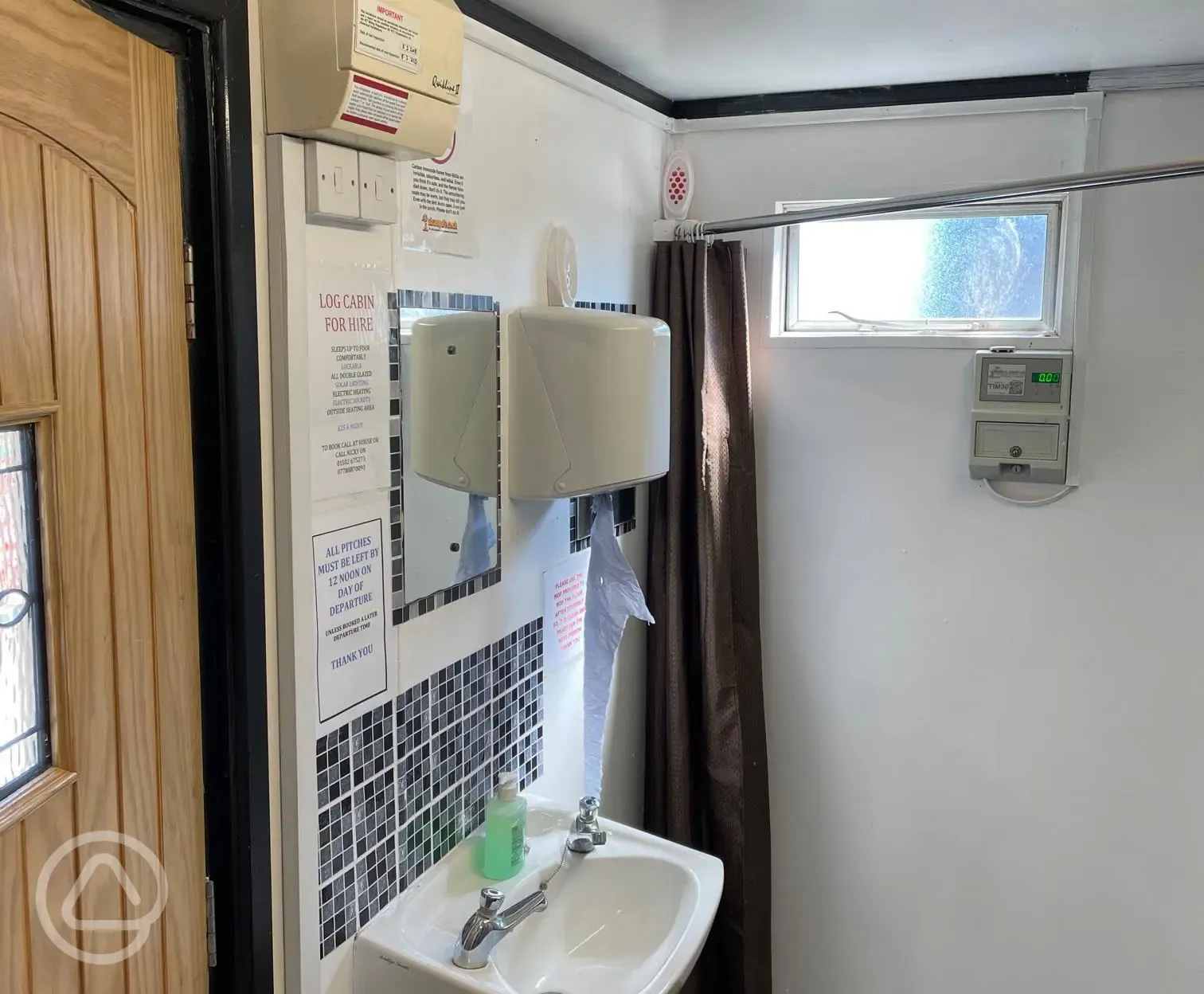 Sinks in the toilet block at Field Farm Fisheries Sinks in the toilet block at Field Farm Fisheries