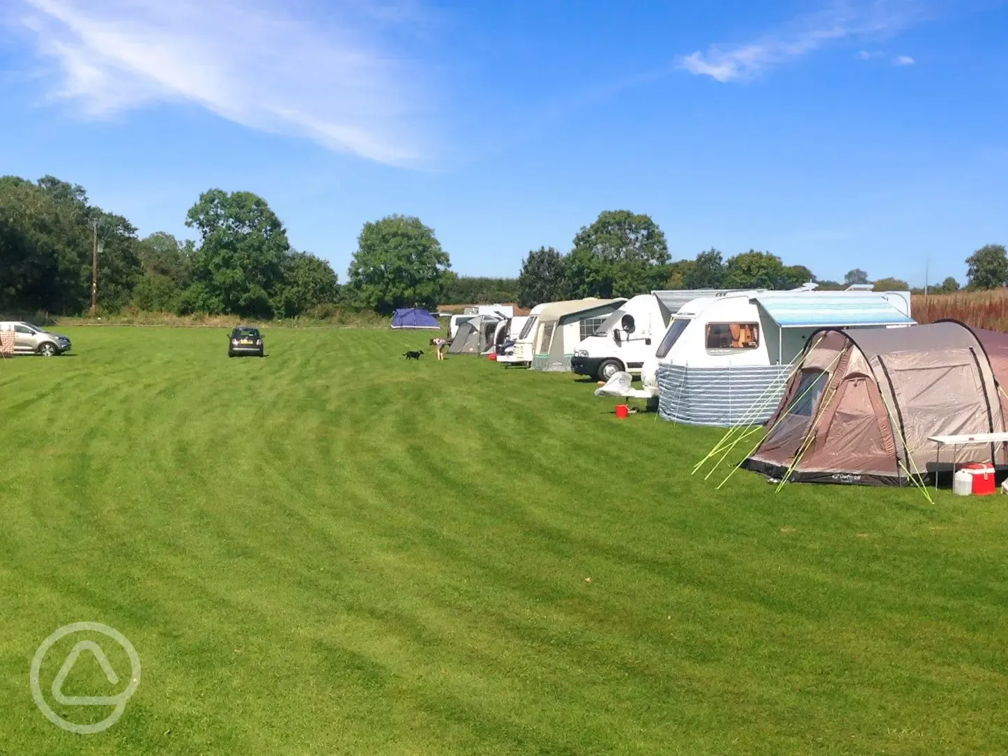 Tents, caravans and motorhomes on grass pitches with awning space Tents, caravans and motorhomes on grass pitches with awning space