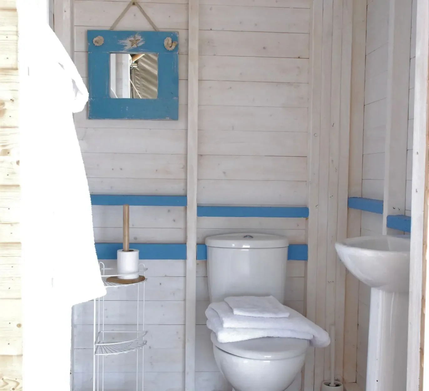 Beach Cabin bathroom