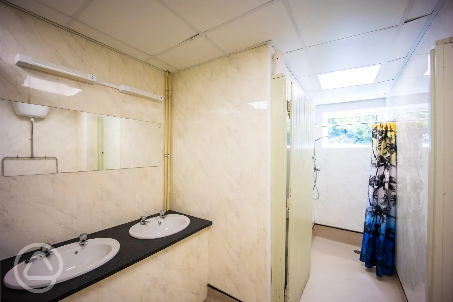 Toilets and shower blocks at Hungerford Farm