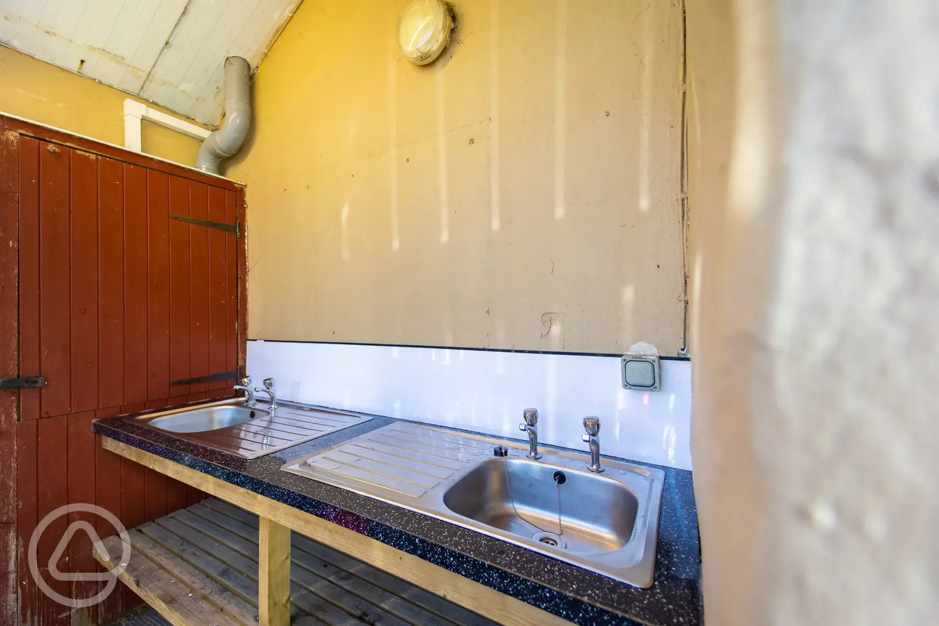 Dishwashing area under cover