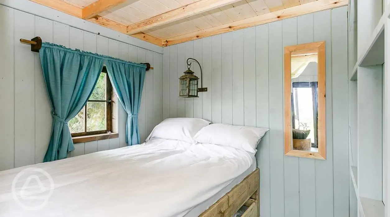 Log cabin bed