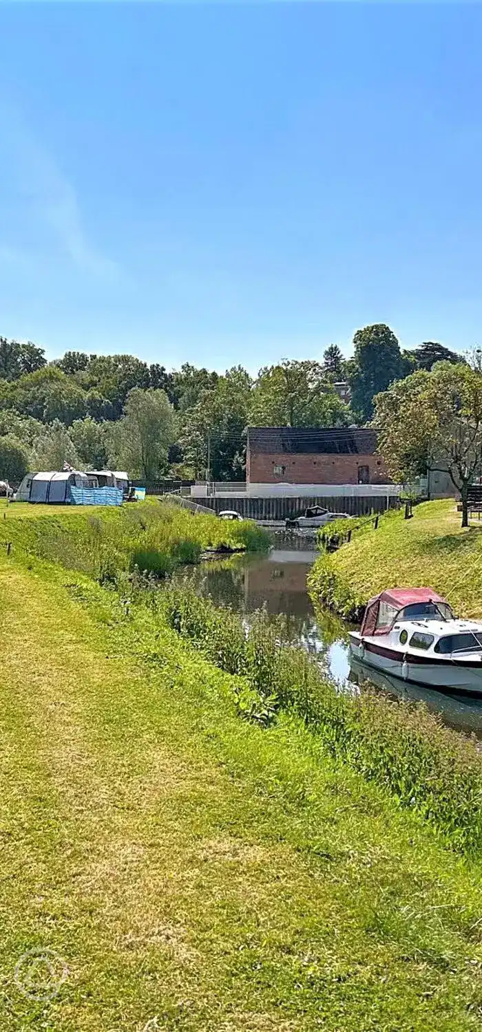 Mill House Caravan and Camping Site in Worcester, Worcestershire - book ...