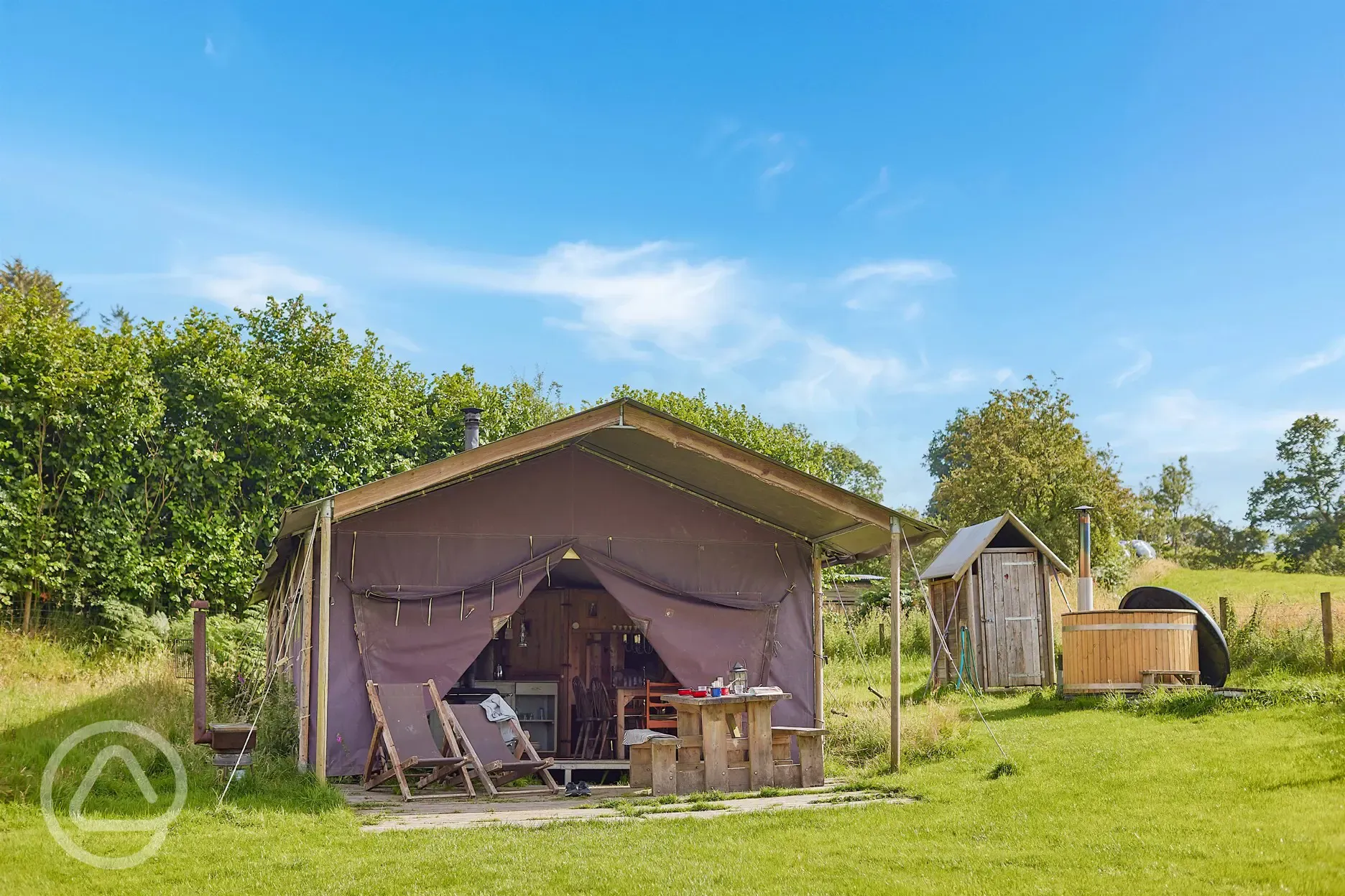 Canvas lodge with outdoor shower and hot tub