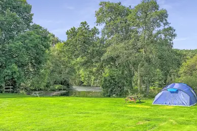 Riverside Chalet and Caravan Park