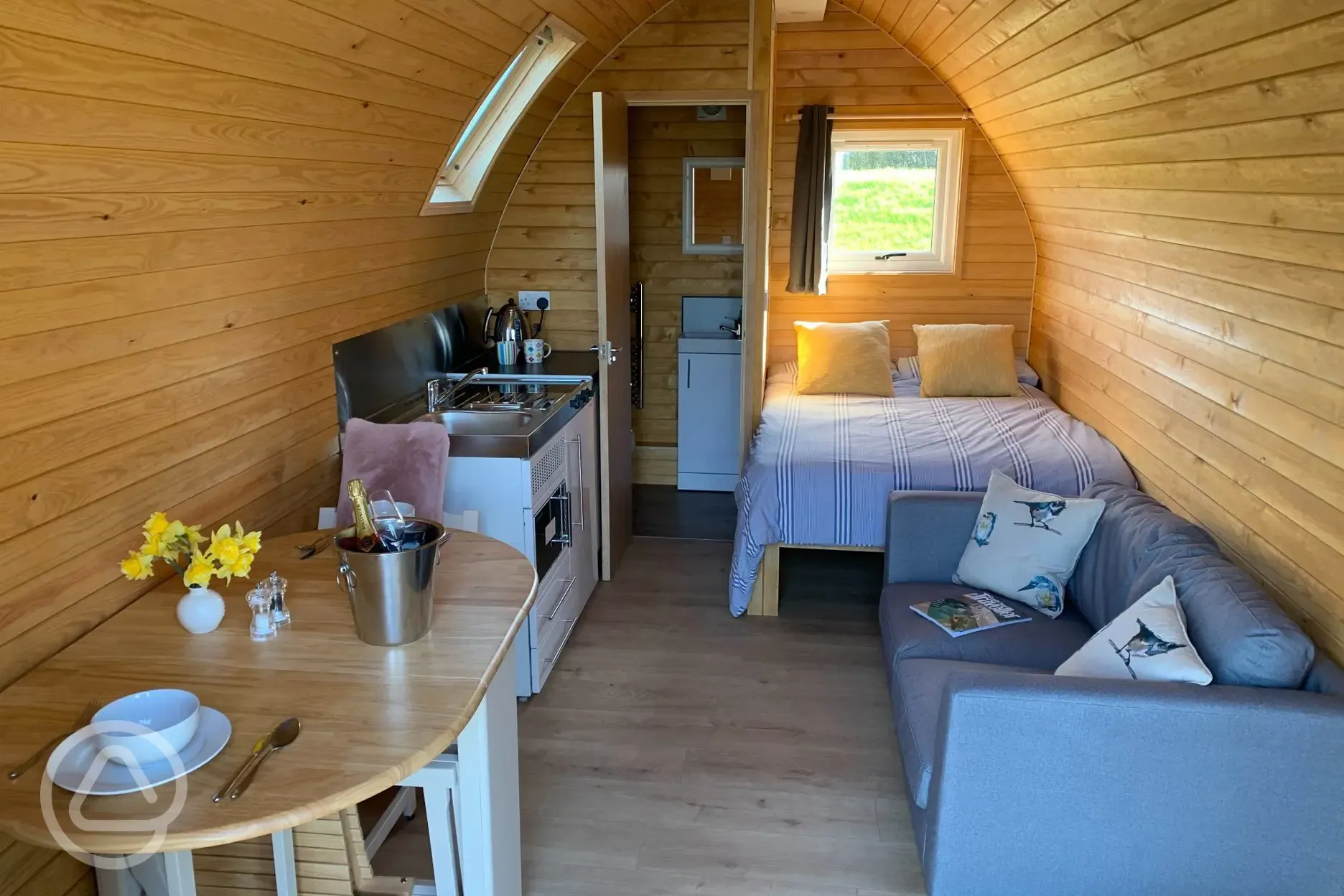 Ensuite glamping pod interior 