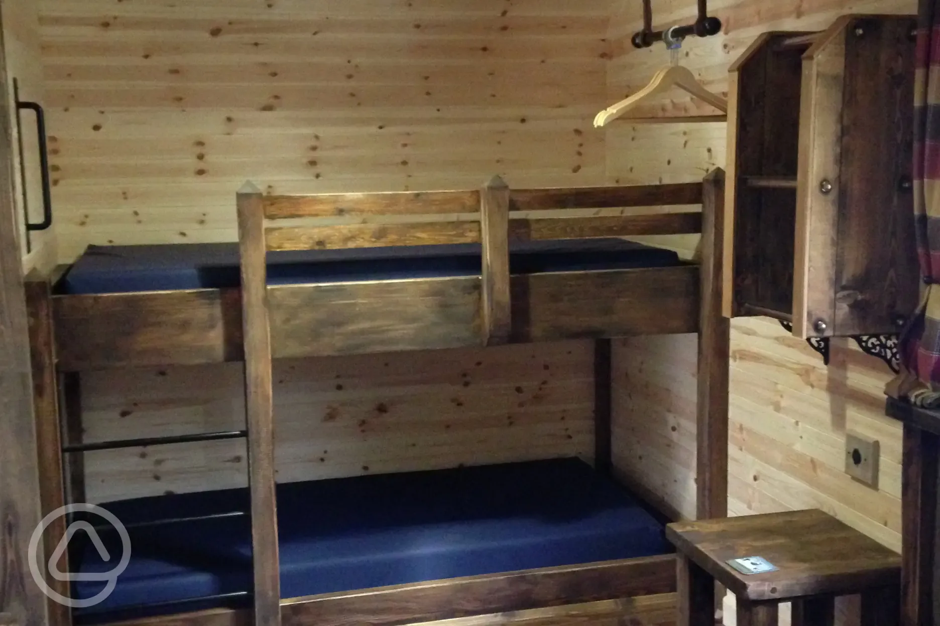 Cabin bunk beds