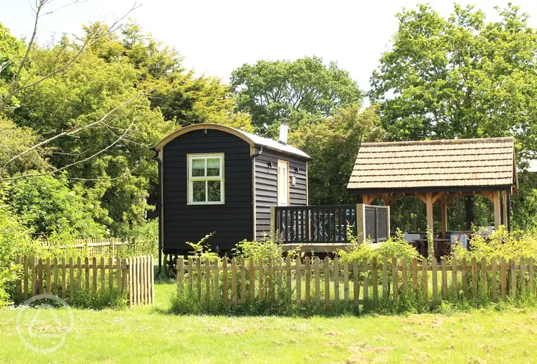  Kestrels Rest hand built shepherd's hut (dog friendly)