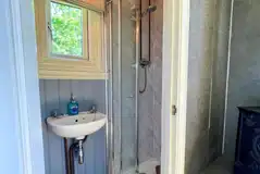 Ensuite toilet and shower in the shepherd's hut Ensuite toilet and shower in the shepherd's hut