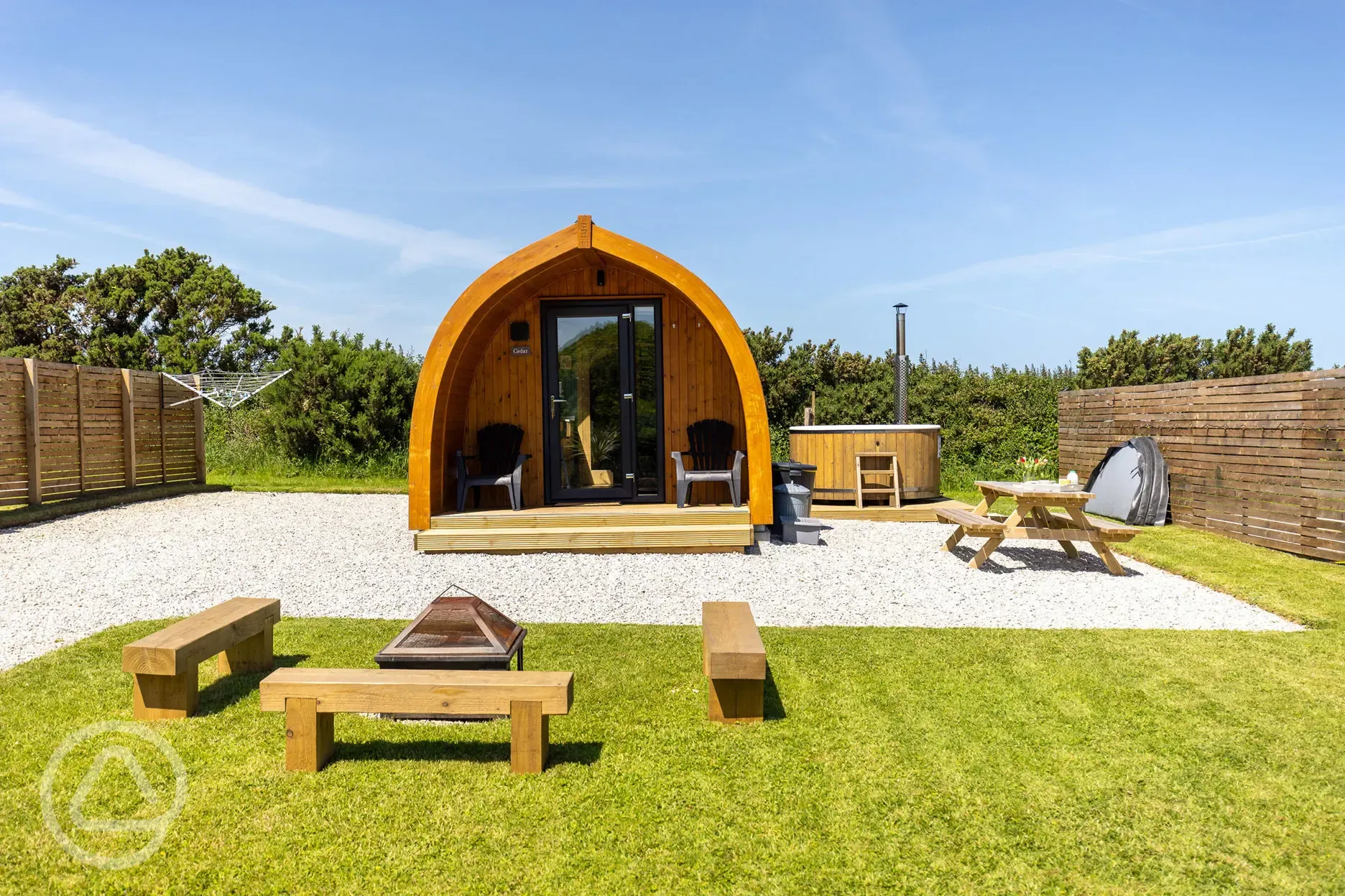 Cedar ensuite glamping pod with hot tub 