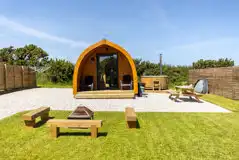 Cedar pod with hot tub (dog friendly)