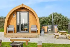 Maple pod with hot tub (pet friendly)