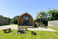 Hazel pod with wood-fired hot tub Hazel pod with wood-fired hot tub