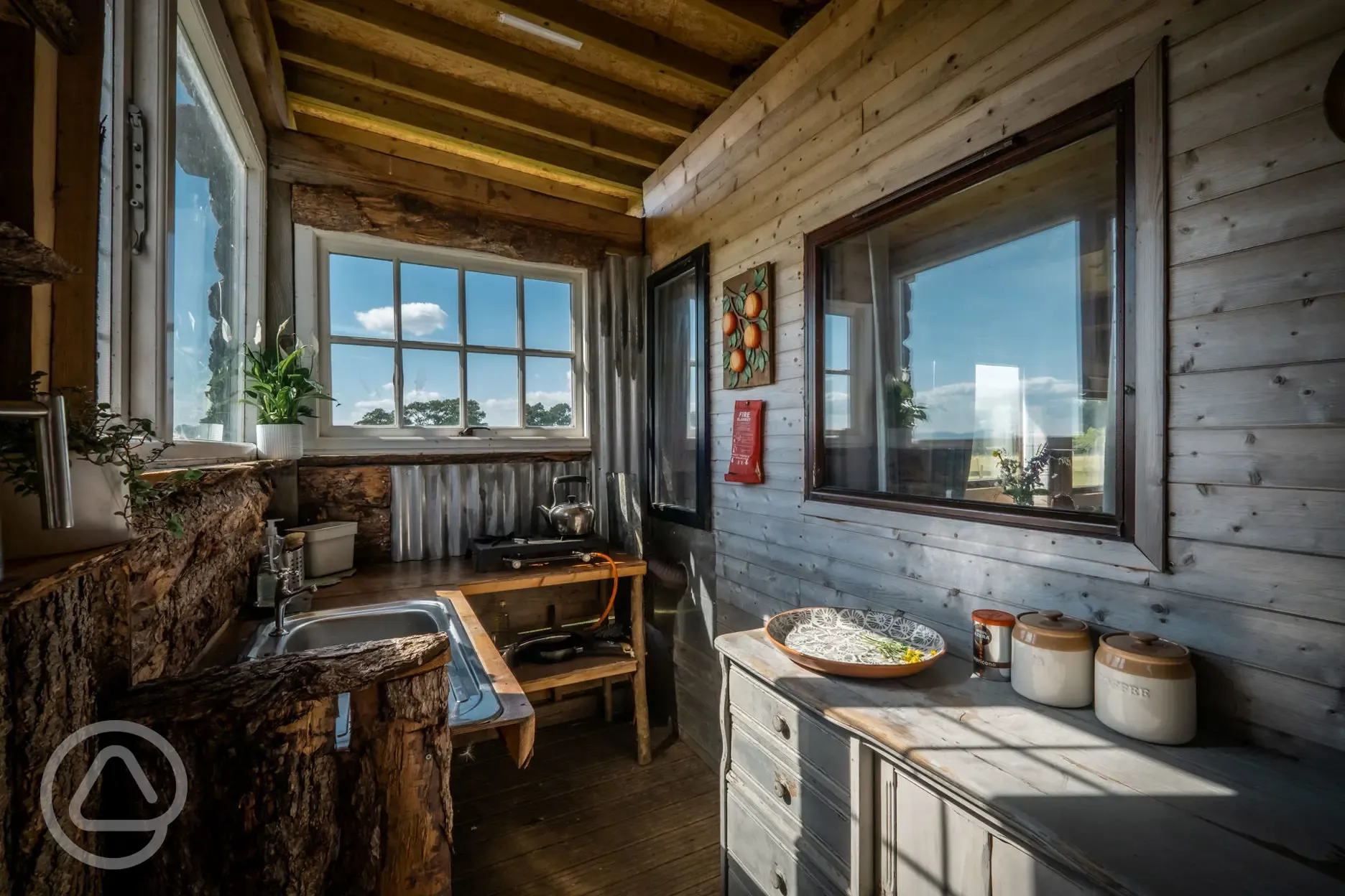 Yggdrasil - Fully equipped camp kitchen