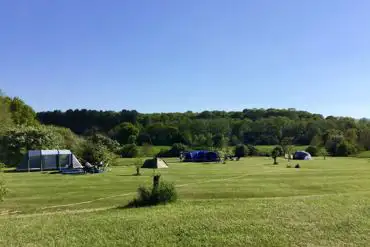 Unmarked pitches located in the meadow area (choose your pitch)