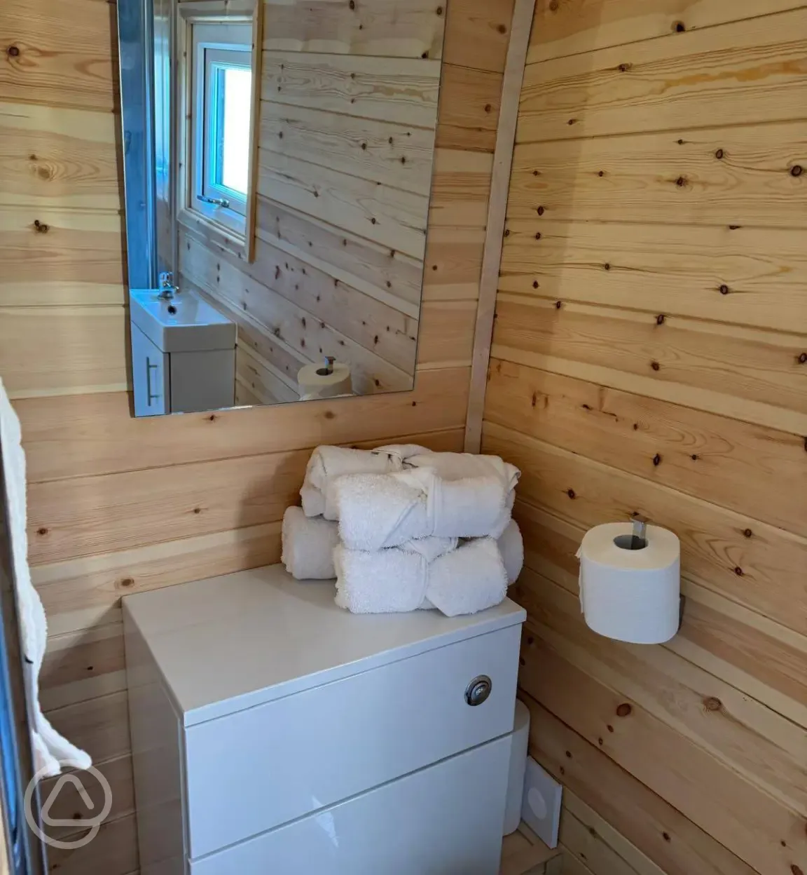 Ensuite Glamping Pods with Hot Tubs ensuite