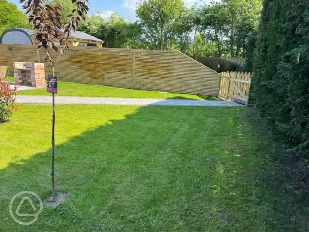 Ensuite Glamping Pods with Hot Tubs garden