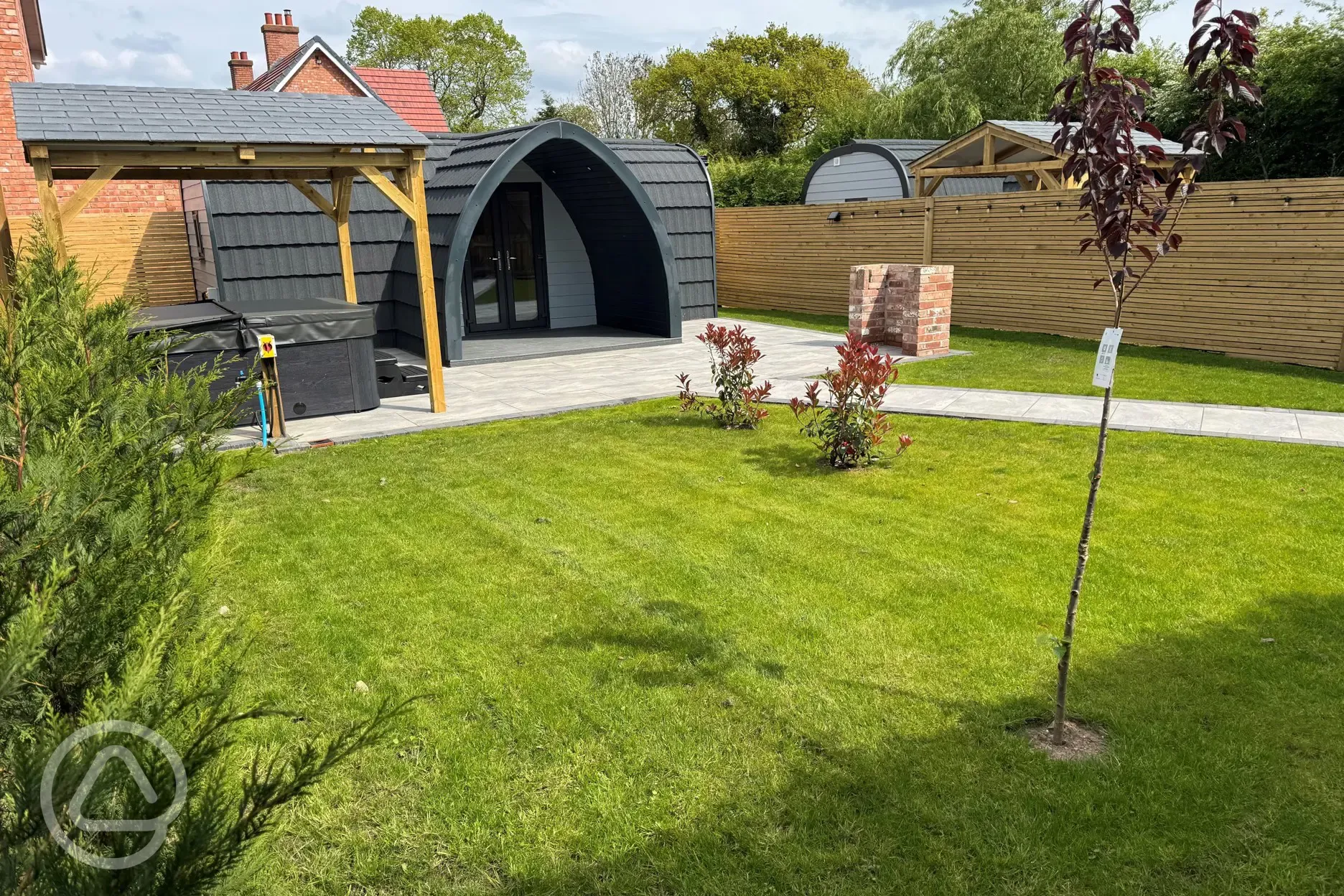 Ensuite Glamping Pods with Hot Tubs 
