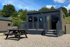 Ensuite glamping pod with a raised decking and outdoor picnic bench Ensuite glamping pod with a raised decking and outdoor picnic bench