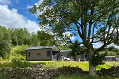 Ensuite glamping cabin with covered decking areas Ensuite glamping cabin with covered decking areas