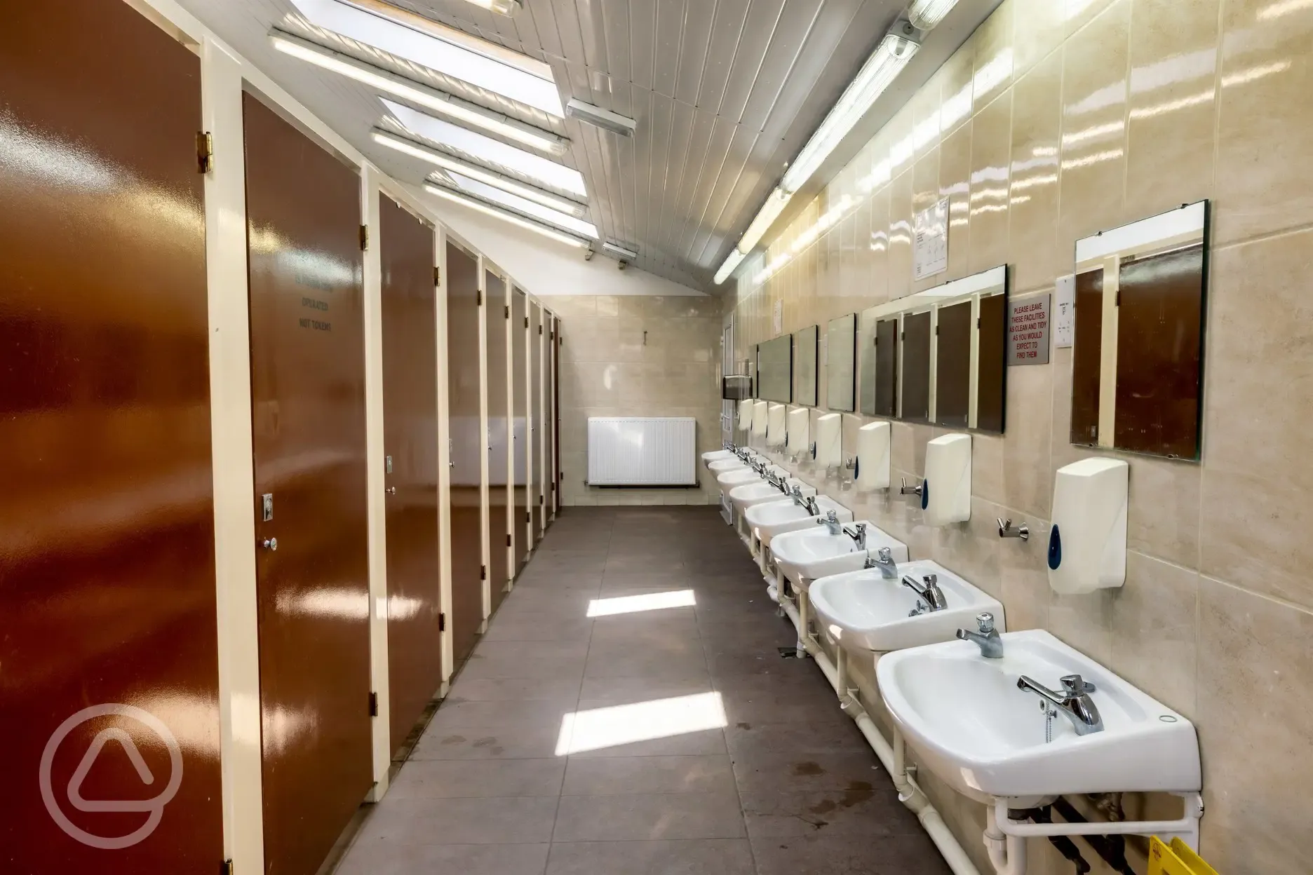 Handwashing sinks and mirrors in the facilities block 