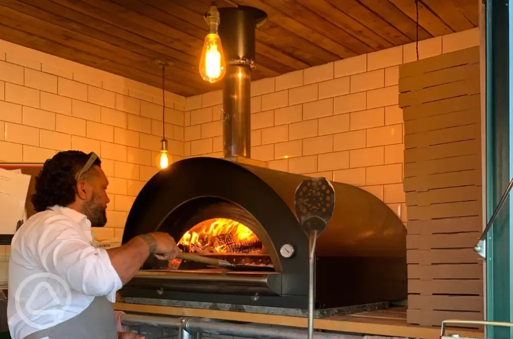 Pizza oven