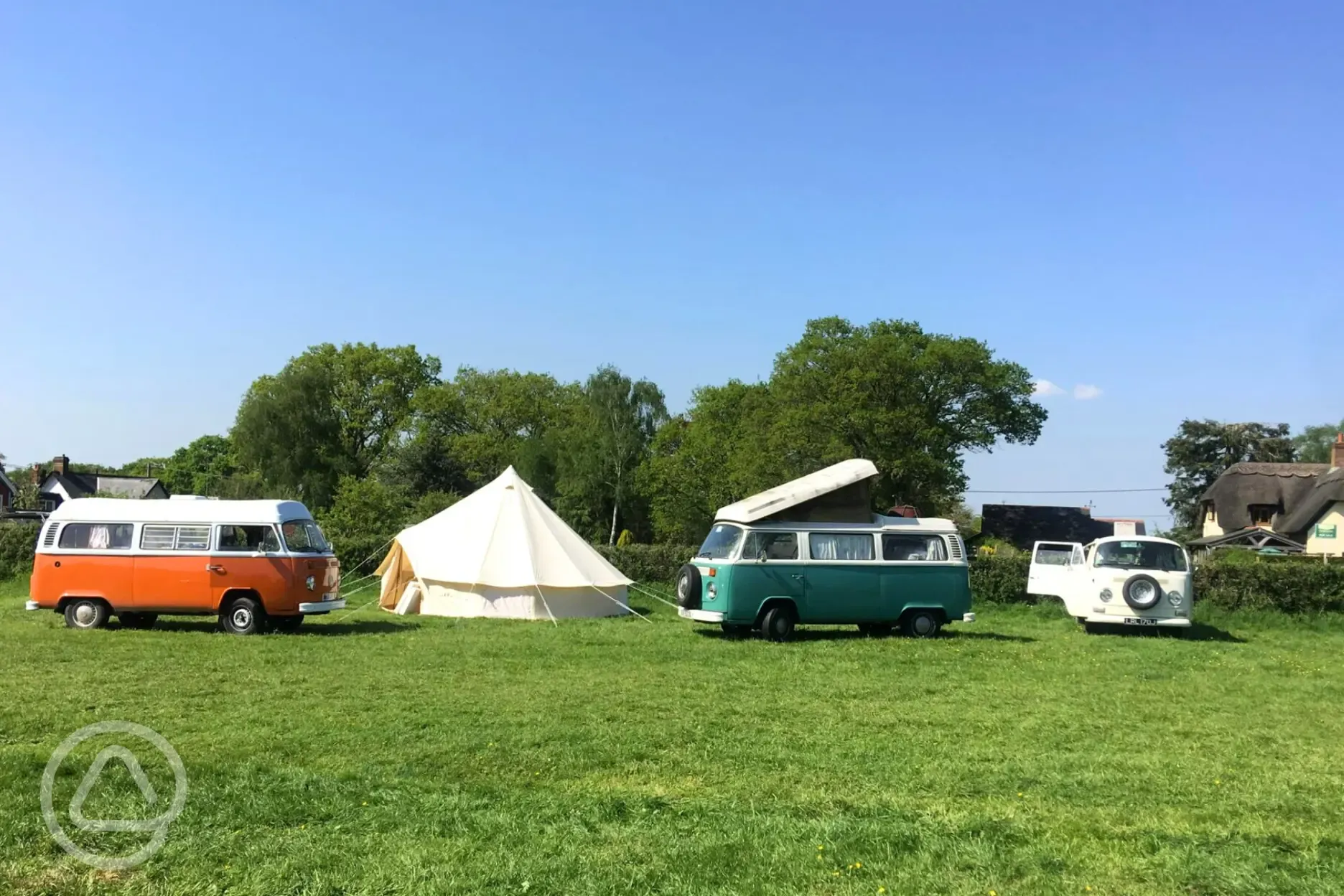 Non electric grass pitches with tents, campervans and motorhomes welcome