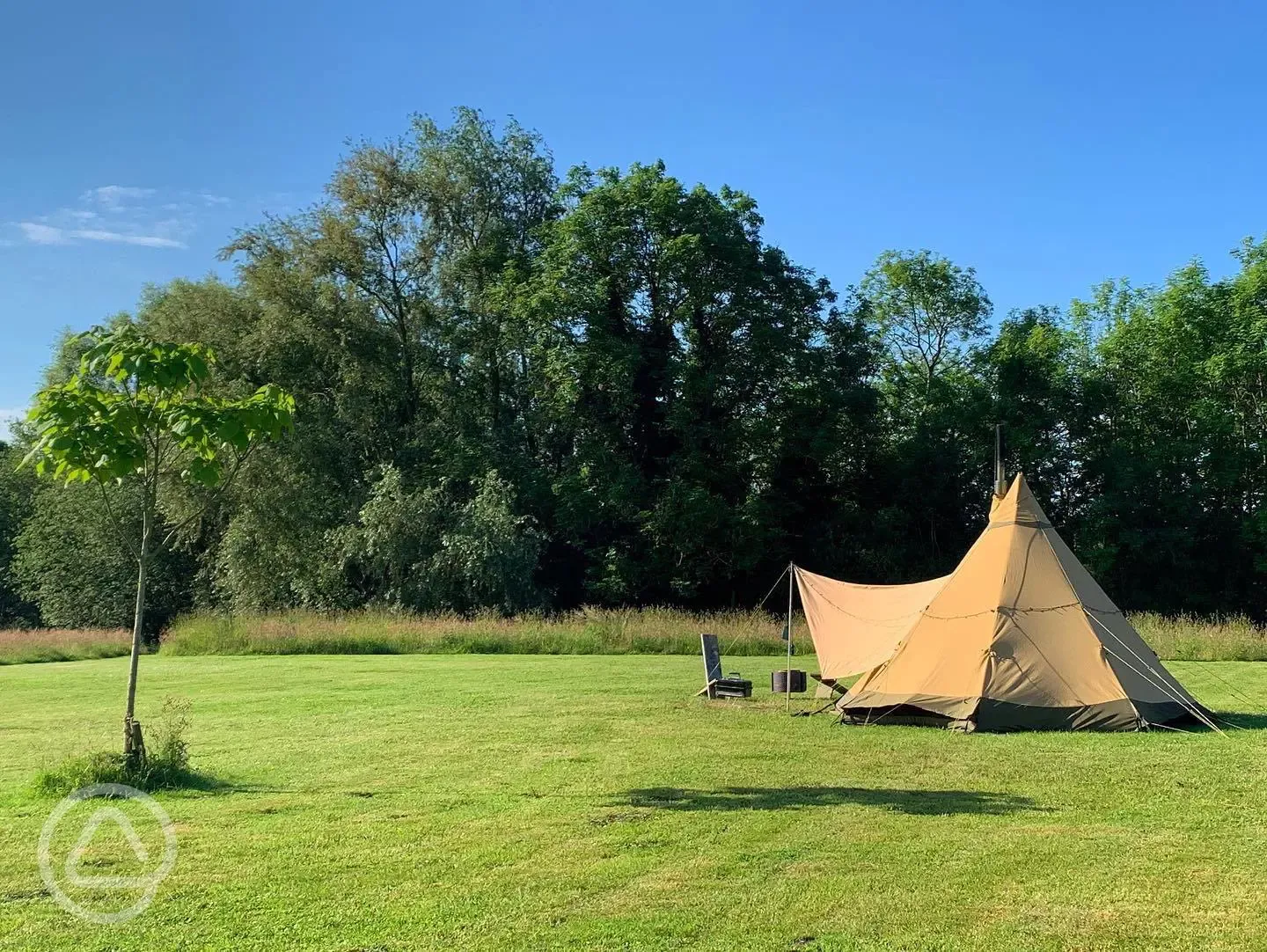 Non electric grass tent pitches