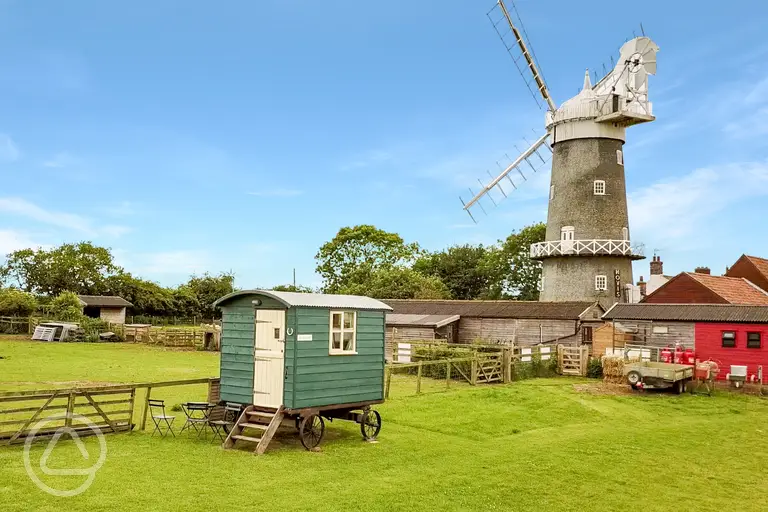 Ryeland shepherd's hut with outdoor furniture at Bircham Windmill