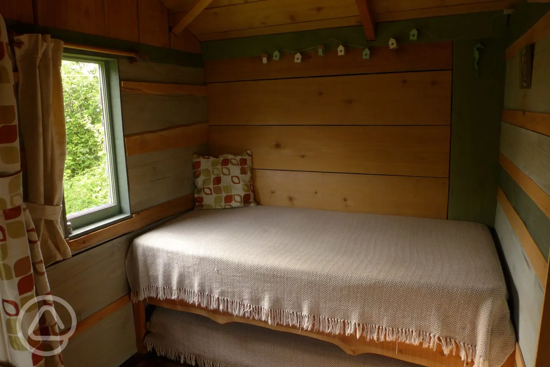 Single bed, with trundle bed under at Great Orchard Cabin