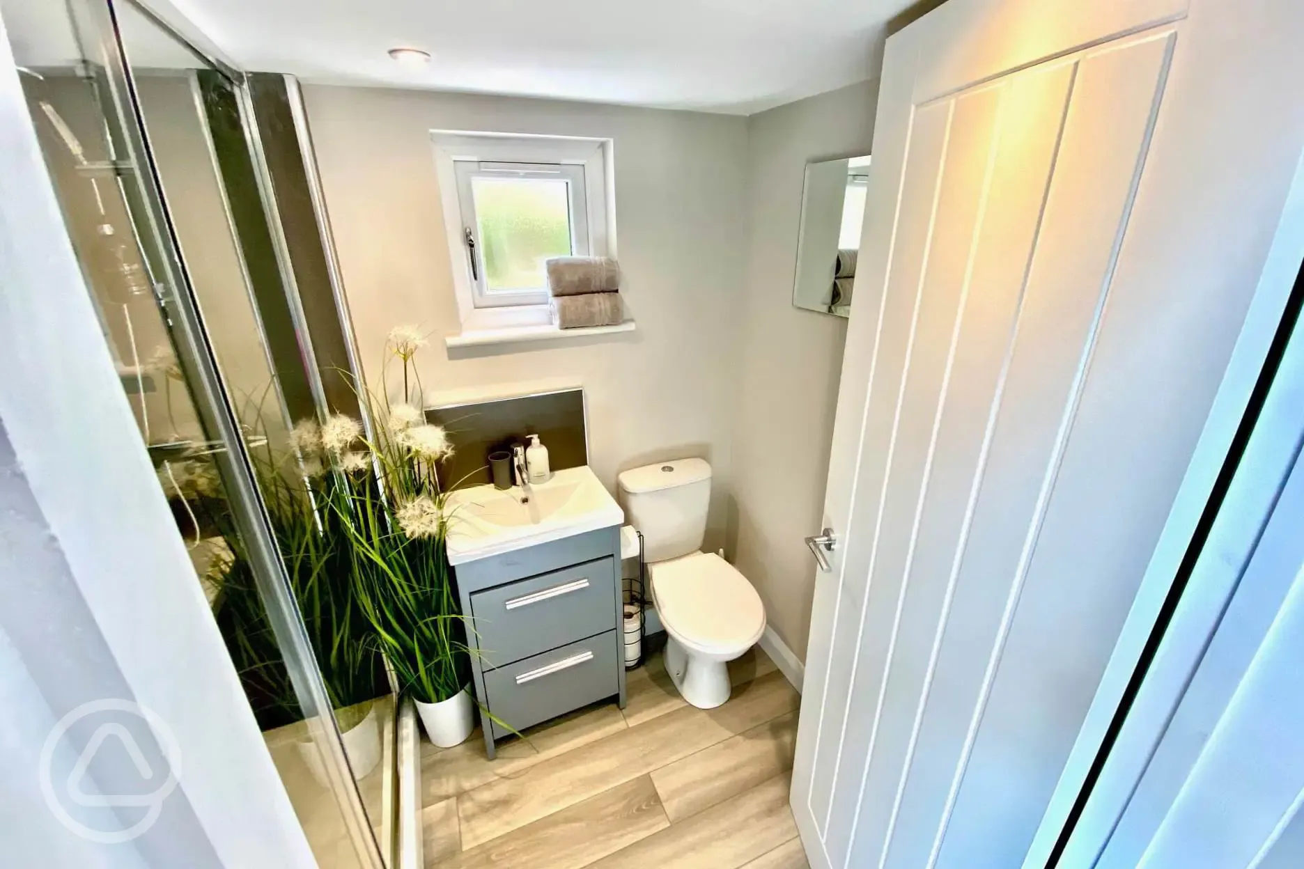 Sunridge Cube ensuite