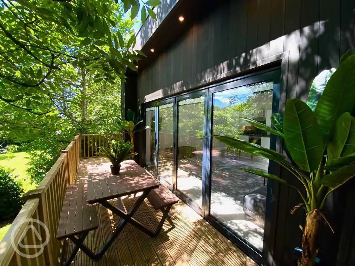 Sunrdige Cube with hot tub decking