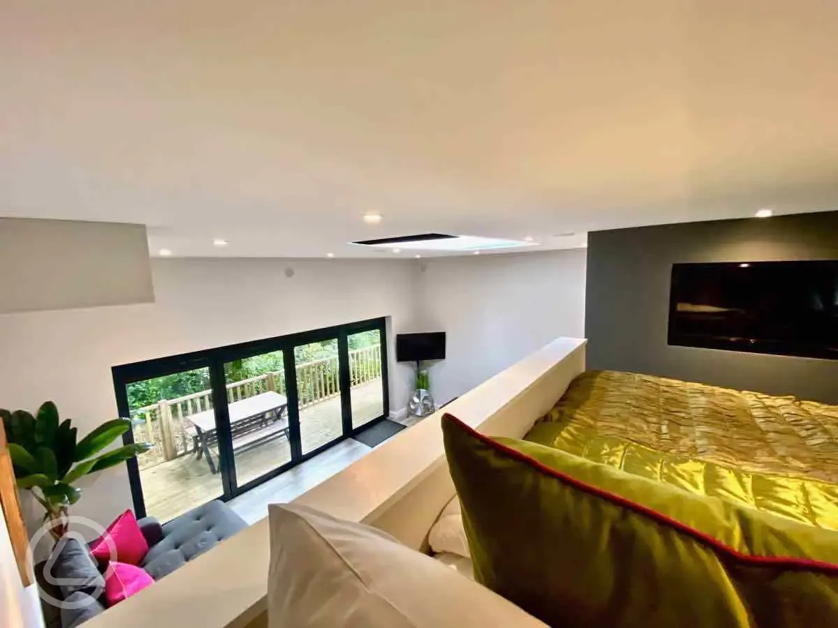 Sunrdige Cube with hot tub double bed