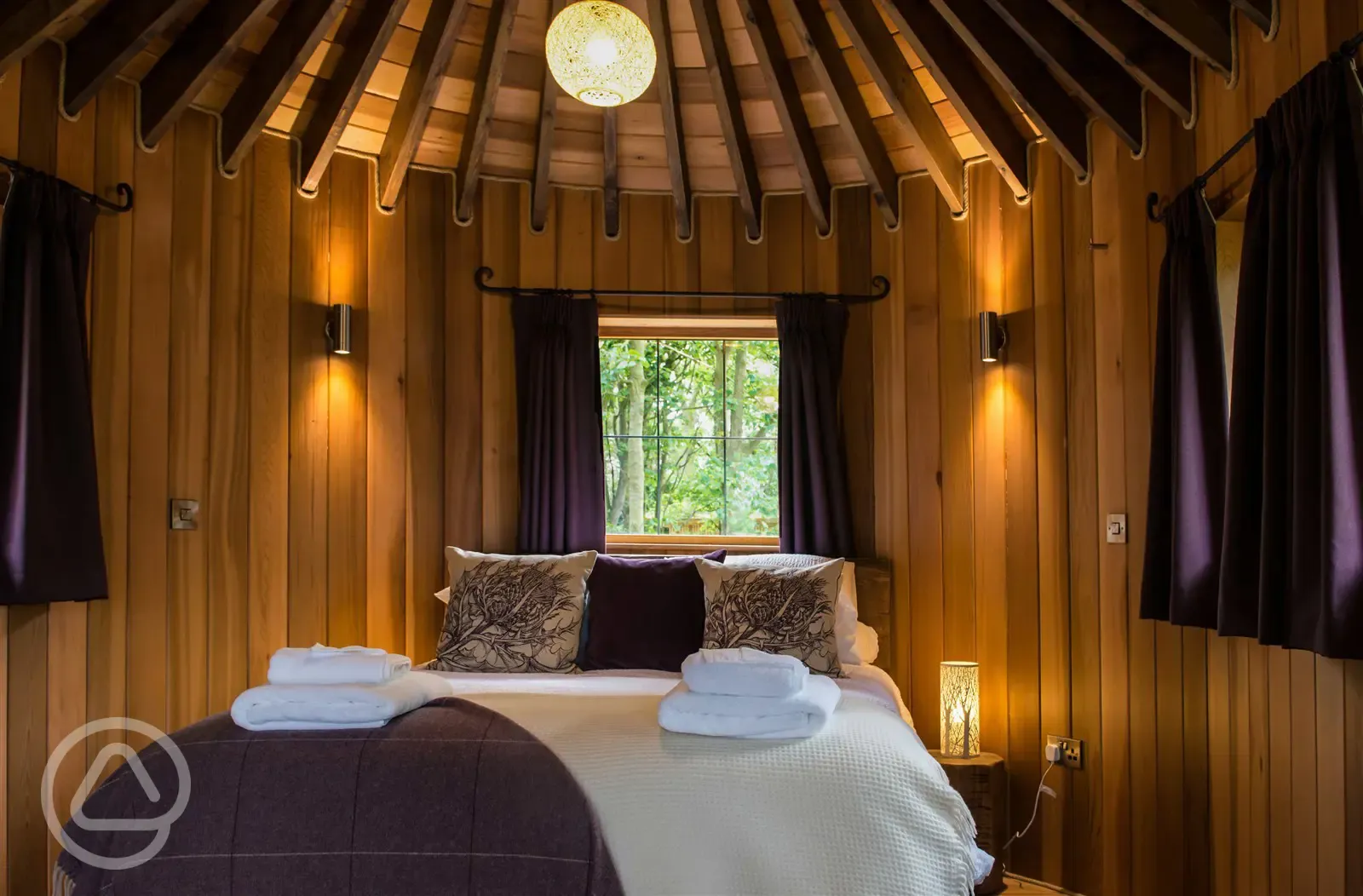The bedroom in the treehouse