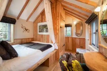 Treehouse bed and interior