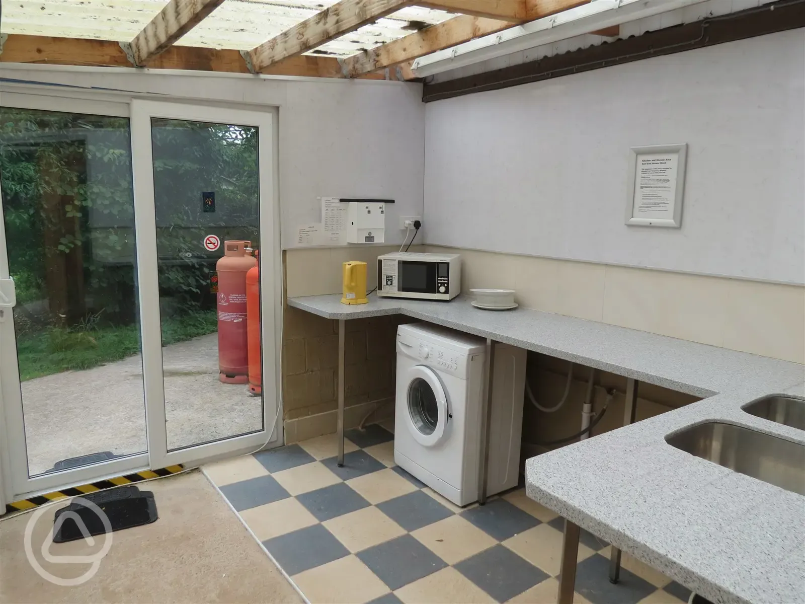 Kitchen and Washing Area