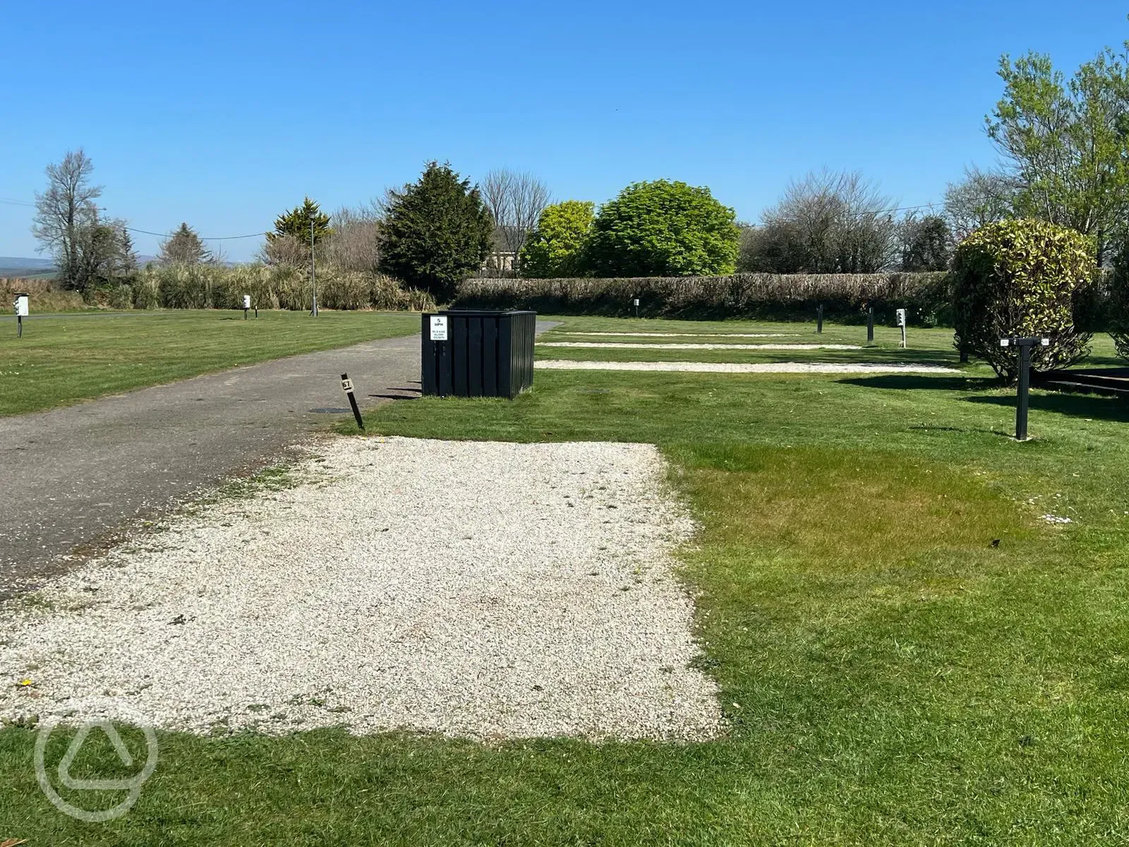 Hardstanding pitches (electric and fully serviced options available)