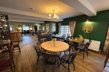 The True Lovers Knot onsite pub (open daily)