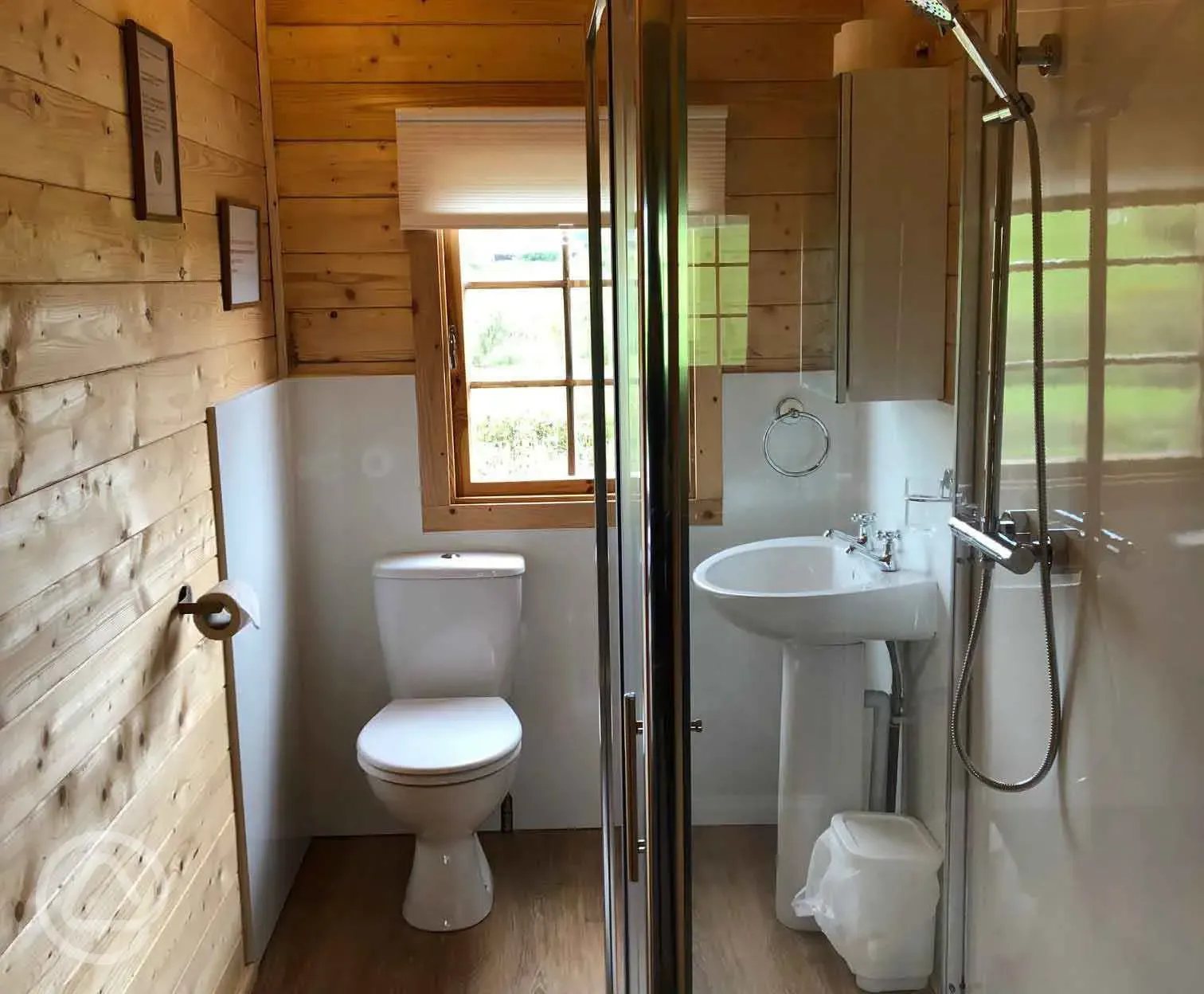 Wooden cabin ensuite