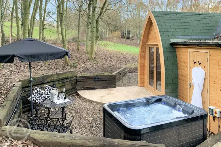 Really posh ensuite pod with hot tub