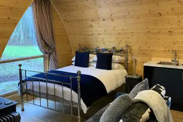 Really posh ensuite pod with a king sized (bedding provided)