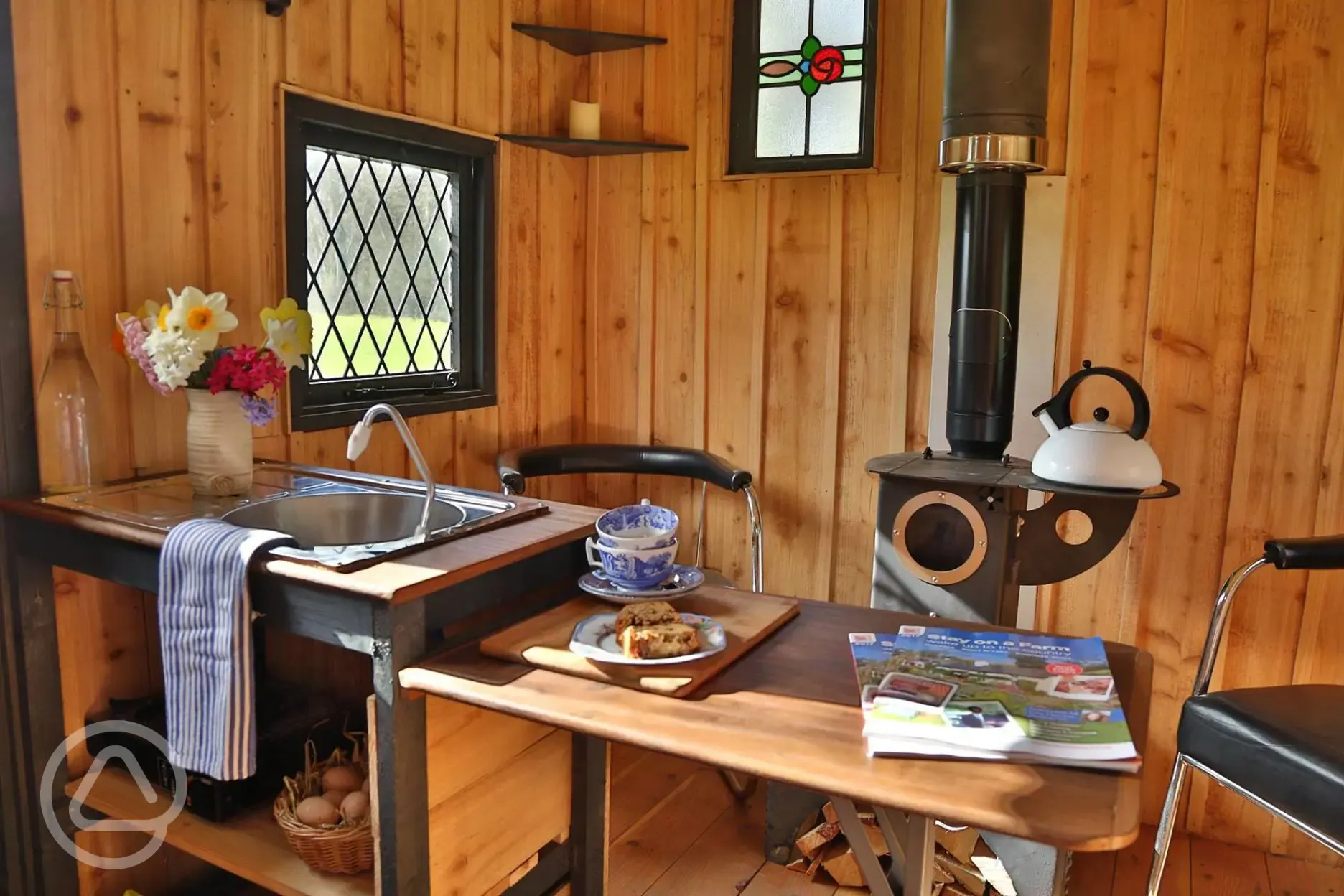 Higgler hut interior