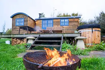 Novelist shepherd's hut, fire pit and wood-fired hot tub