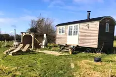 Astronomer shepherd's hut and wood-fired hot tub Astronomer shepherd's hut and wood-fired hot tub
