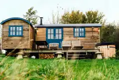 Novelist shepherd's hut and wood-fired hot tub Novelist shepherd's hut and wood-fired hot tub