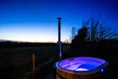 Astronomer shepherd's hut hot tub at night Astronomer shepherd's hut hot tub at night