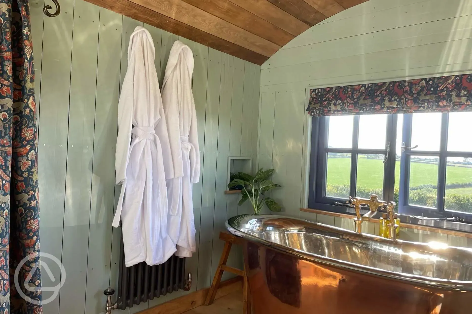 Novelist shepherd's hut copper bath