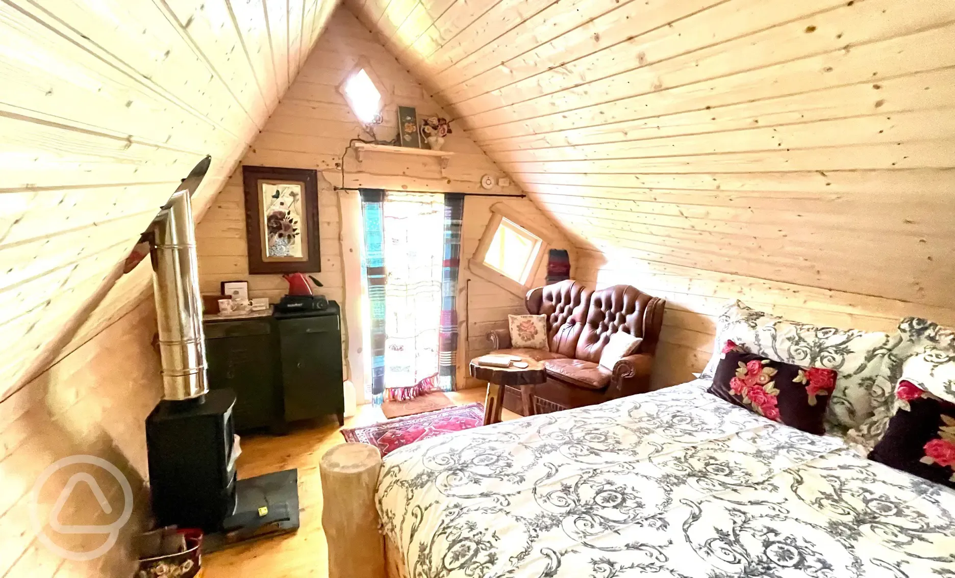  Rose Hollow Log Cabin interior