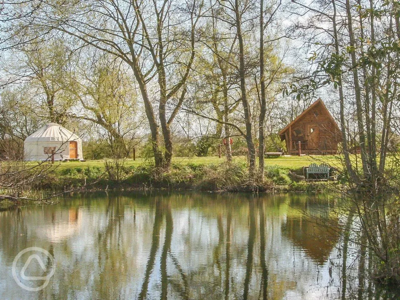 Poppy Yurt and Rose Hollow Log Cabin by the lake