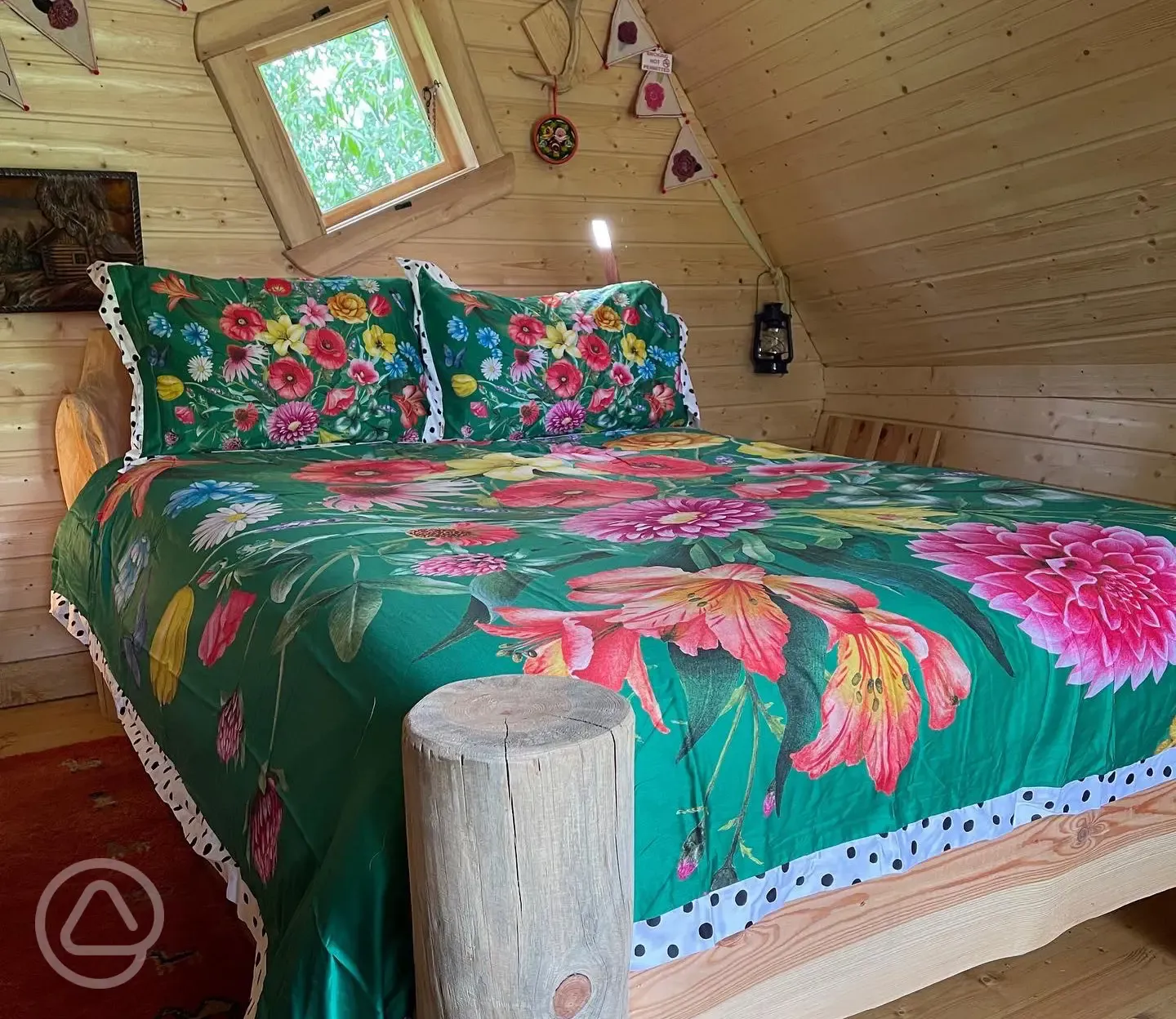 Rose Hollow Log Cabin interior